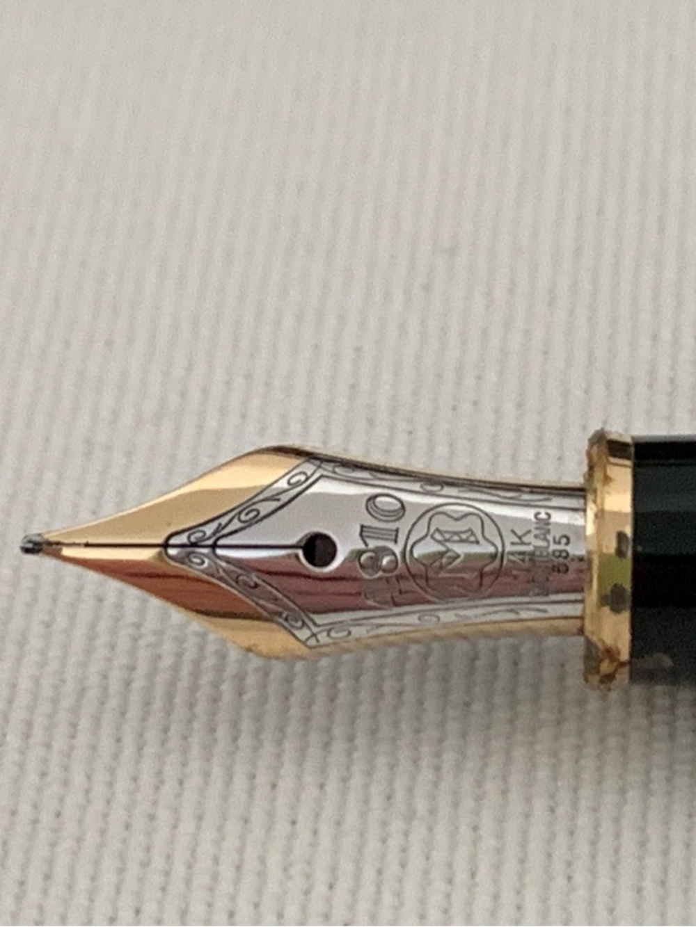 Mont Blanc Black Fountain Pen with 14kGold Trim
